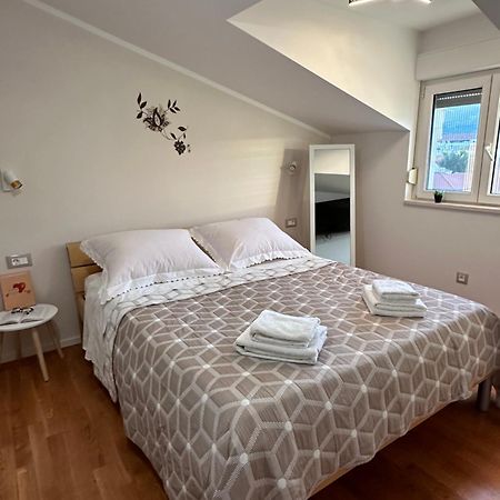 Bee House Suite - Brand New Apartment 100 M From Sea Kastela Exterior photo