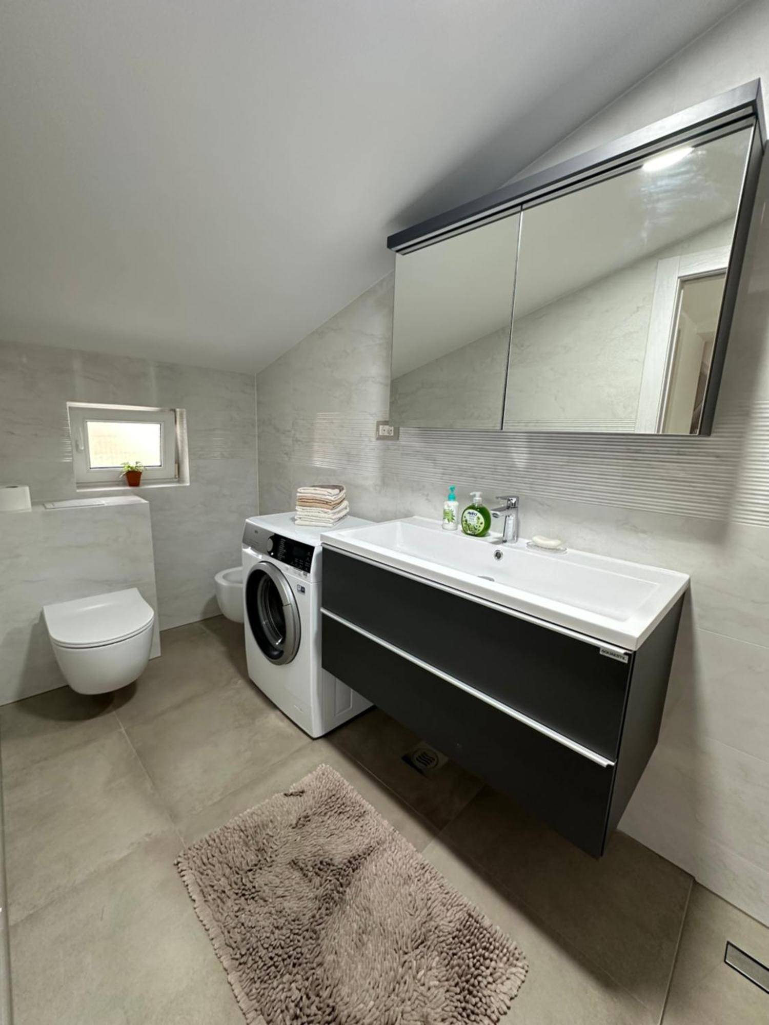 Bee House Suite - Brand New Apartment 100 M From Sea Kastela Exterior photo