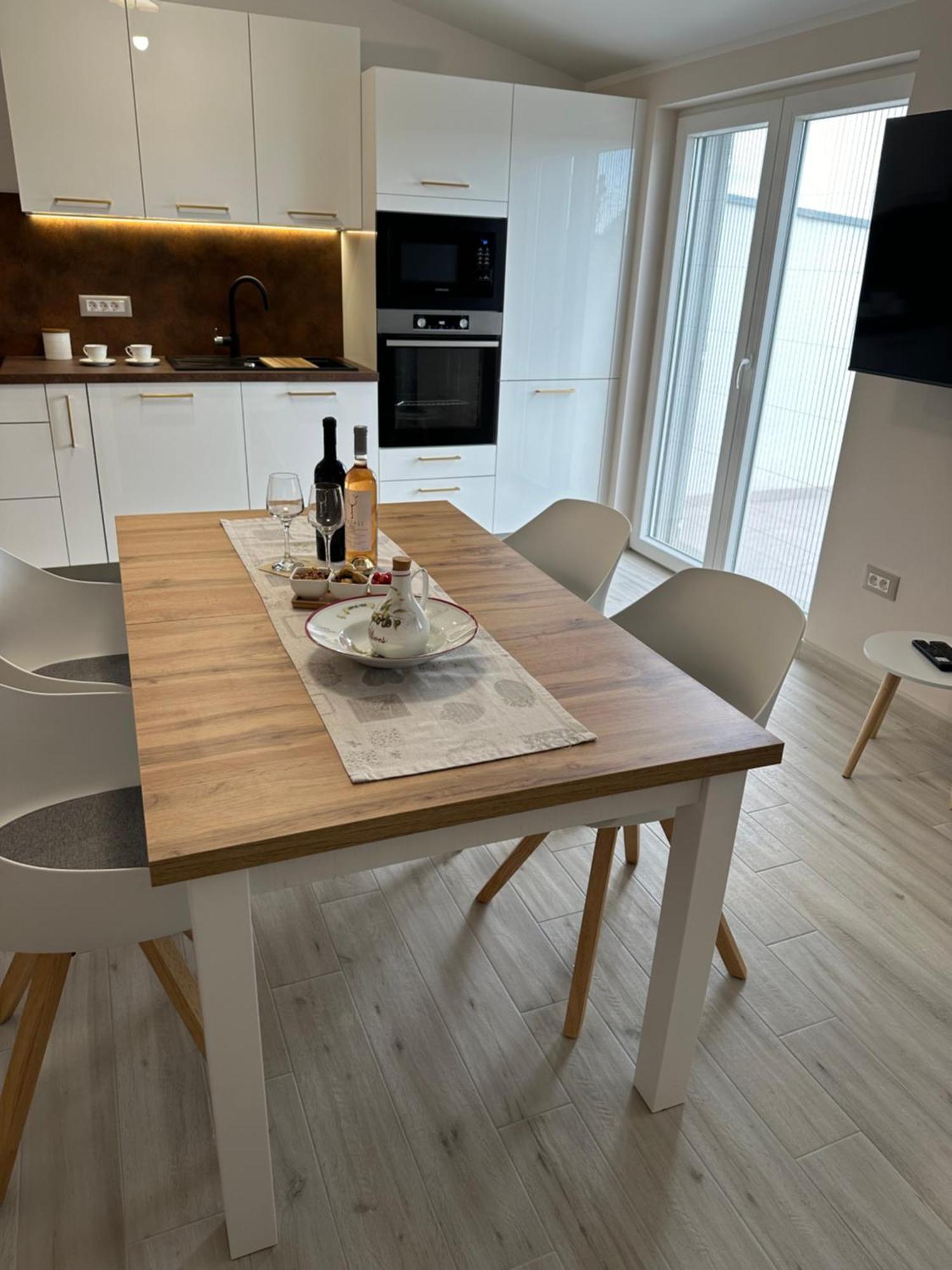 Bee House Suite - Brand New Apartment 100 M From Sea Kastela Exterior photo