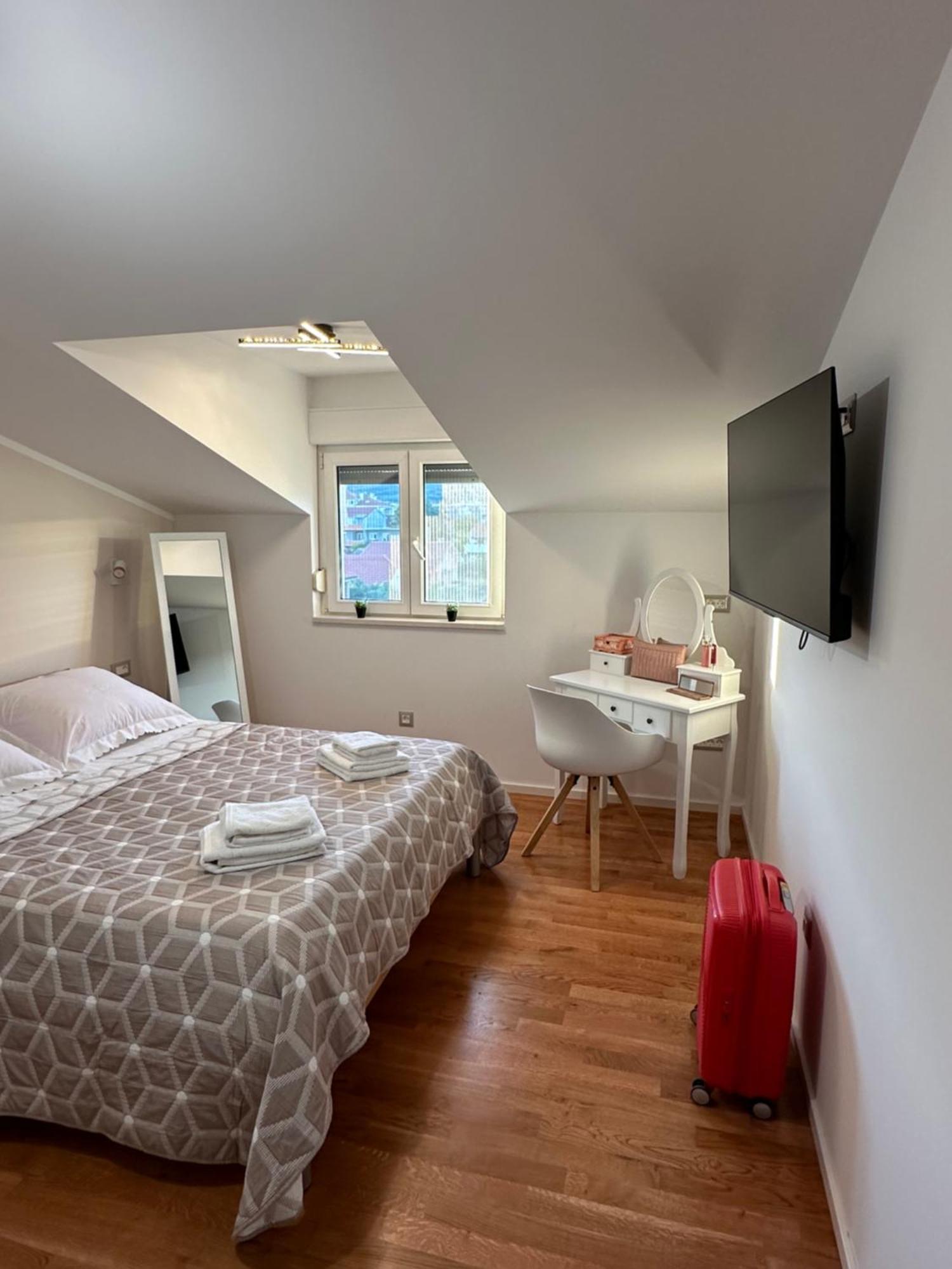 Bee House Suite - Brand New Apartment 100 M From Sea Kastela Exterior photo